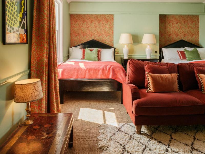 Quadruple Room image 4