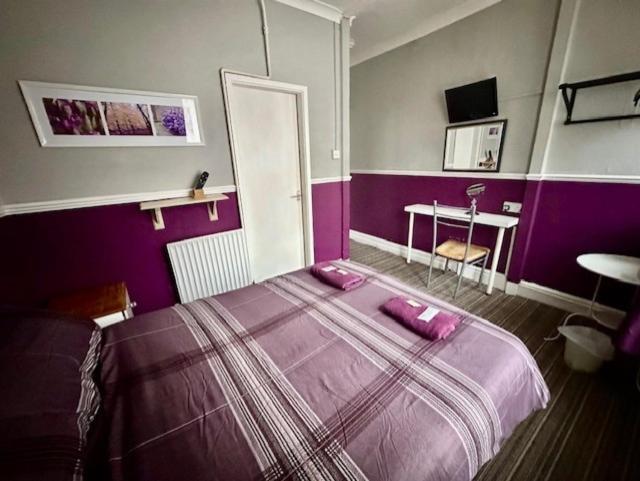 Double Room with Private Bathroom image 3