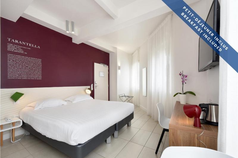 Double Room image 1