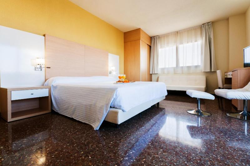 Hotel Fontana Plaza - image 20
