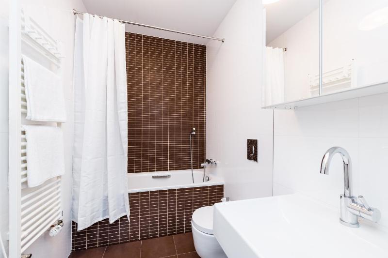 One-Bedroom Apartment 45 image 4