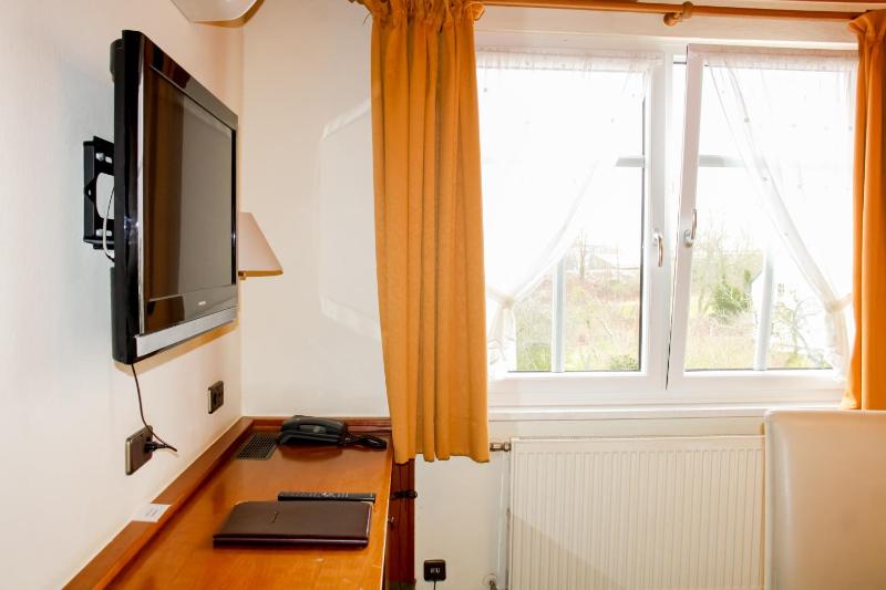 Standard Quadruple Room (2 adults + 2 children) image 2