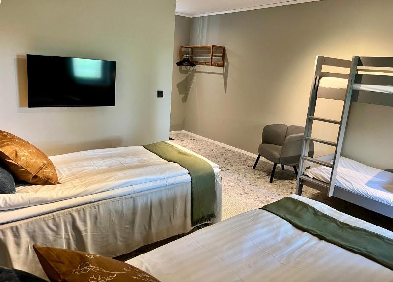 Quadruple Room with Garden View image 2