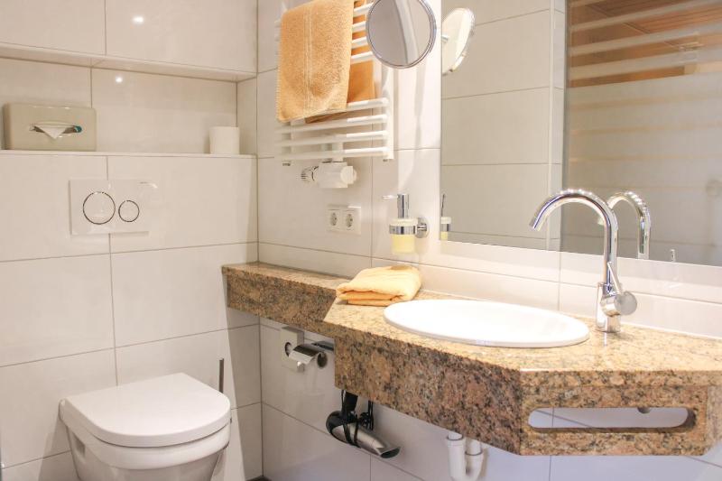 Standard Quadruple Room (2 adults + 2 children) image 4