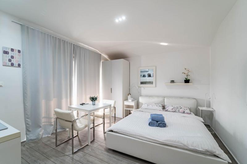 Suite with Garden View image 2