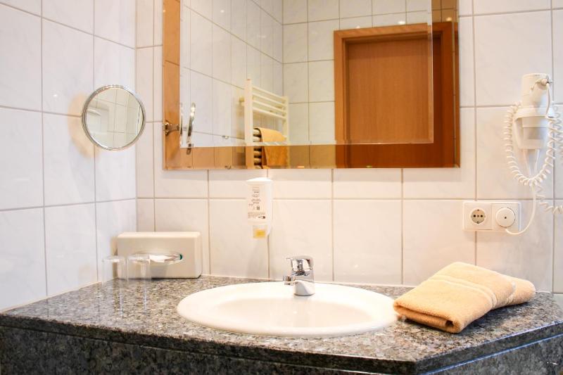 Standard Triple Room image 3
