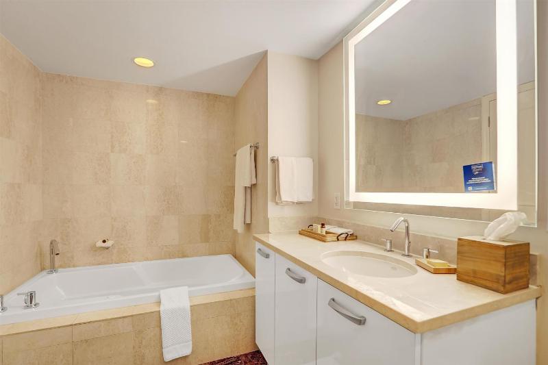 Junior Queen Suite with Two Queen Beds - Ocean View image 2