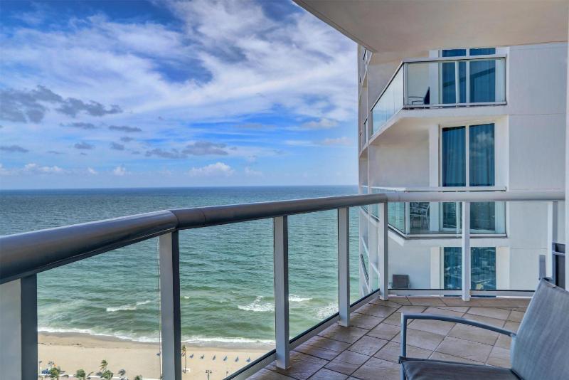 Junior Queen Suite with Two Queen Beds - Ocean View image 3