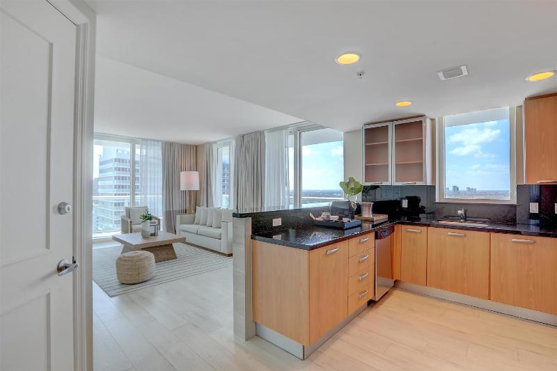 King Suite with Ocean View - Disability Access image 3