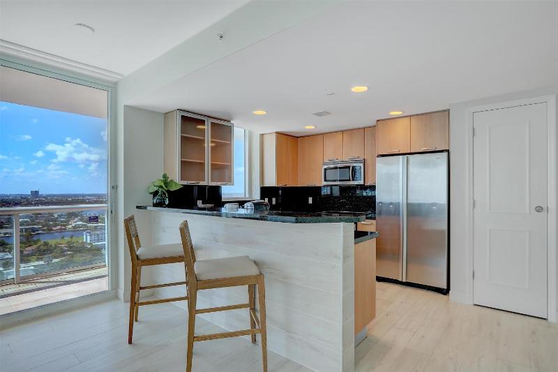 King Suite with Ocean View - Disability Access image 4