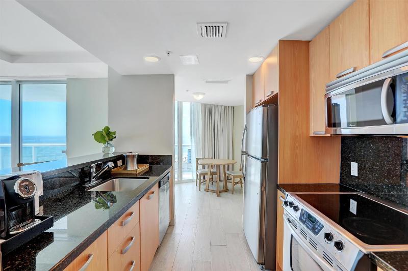 Two-Bedroom Penthouse Suite - Oceanfront image 4