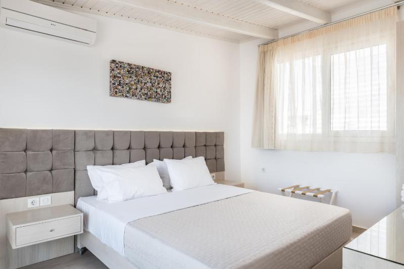 Penthouse Suite with Private Pool and Panoramic Sea View image 4