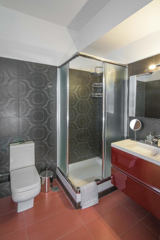 Double Room - Red image 4
