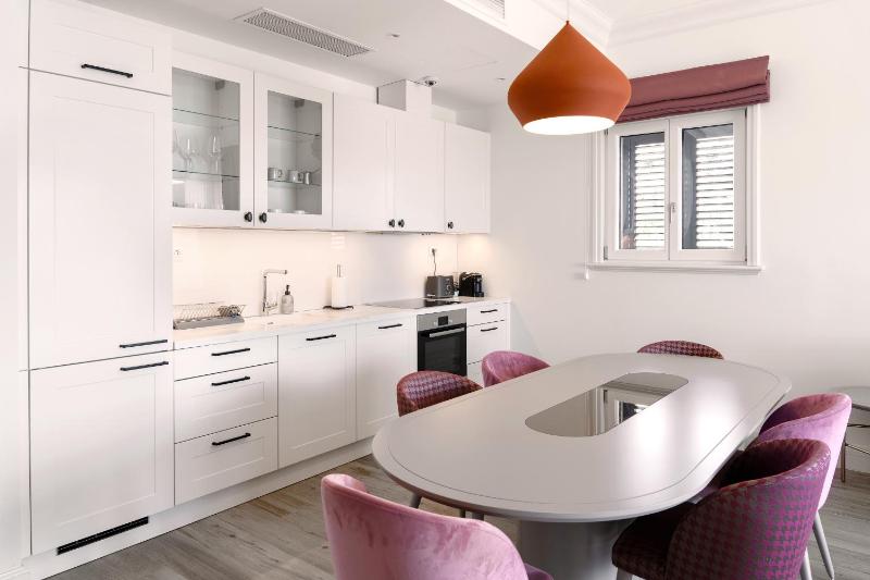 Three Bedroom Residence Sea View image 4