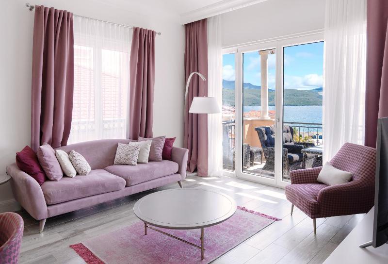 Three Bedroom Residence Sea View image 3