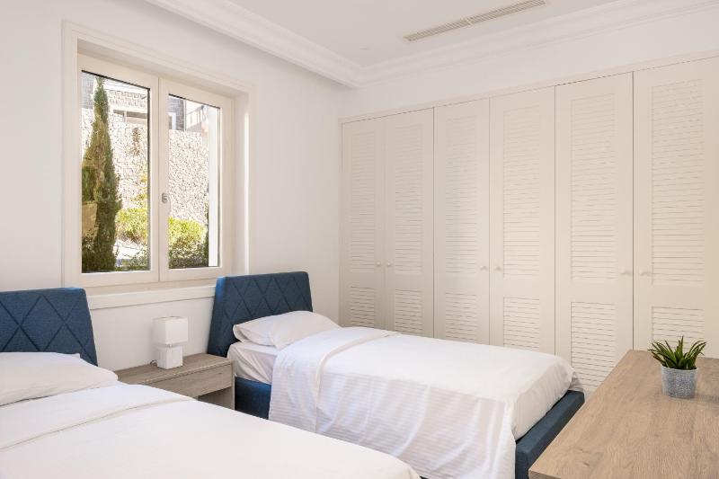 Two Bedroom Residence Sea View with Twin Beds image 3