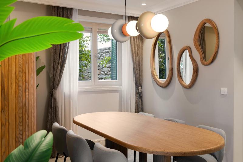 Luxury Three Bedroom Residence Sea View image 2