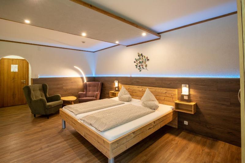 Budget Double Room image 3
