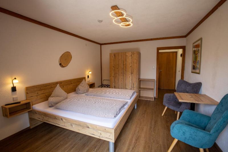 Double Room image 3