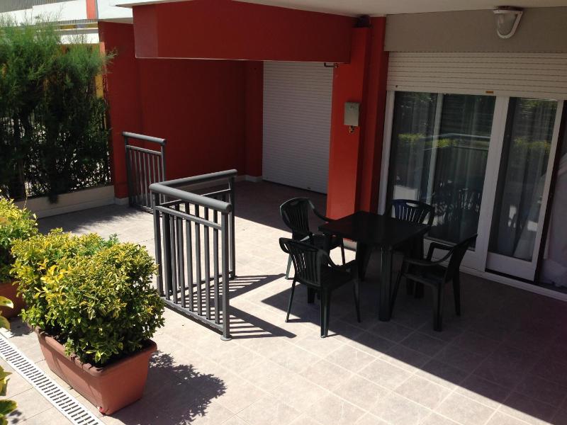 One-Bedroom Apartment with Pool View - Disability Access  image 3