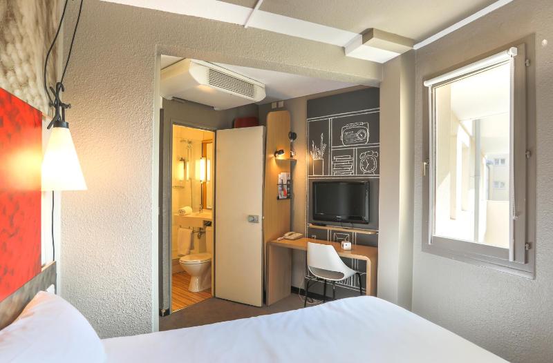 Standard Double Room image 4