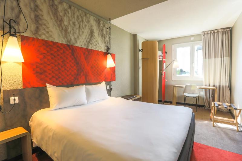 Standard Double Room image 2