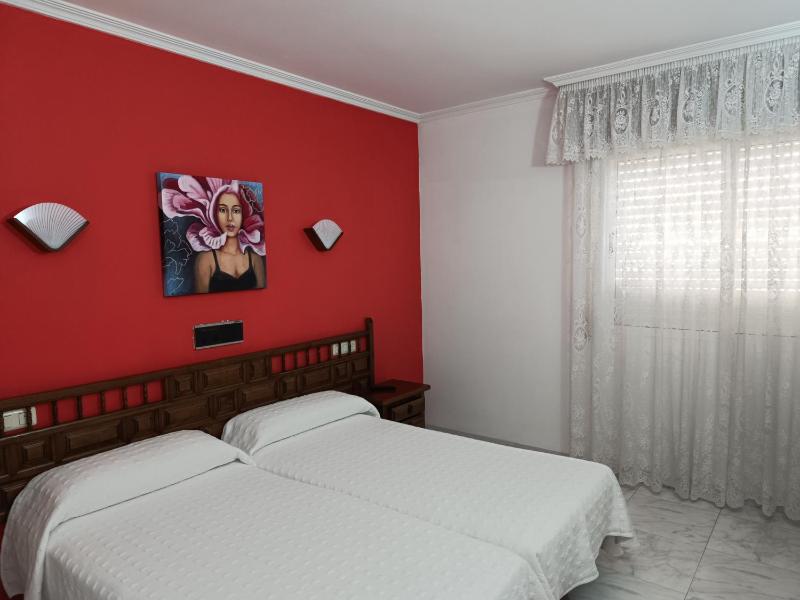 Double or Twin Room image 3