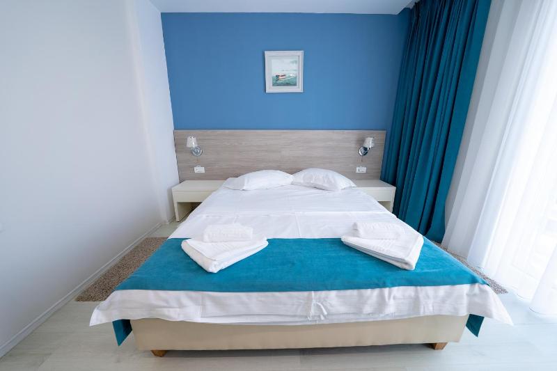 Double Room with Balcony image 1