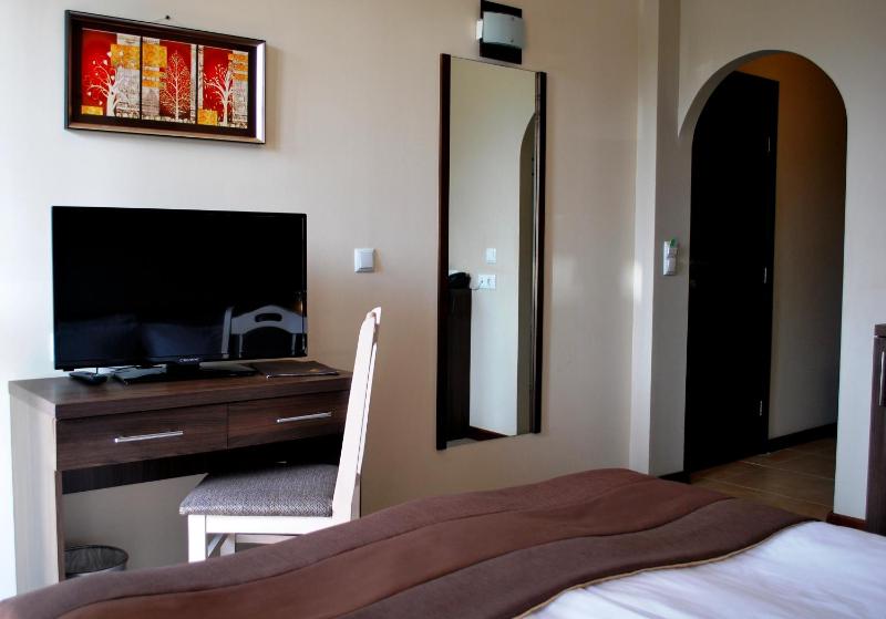 Double Room with Shared Balcony image 2
