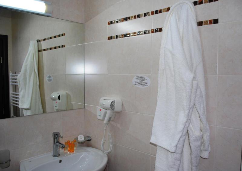 Double Room with Shared Balcony image 4