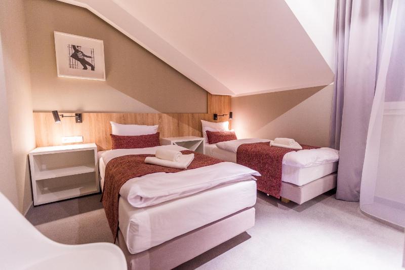 Deluxe Double or Twin Room image 3