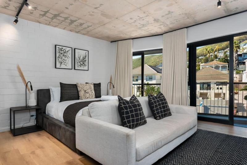 Gorgeous Sea Point Apartment - image 1