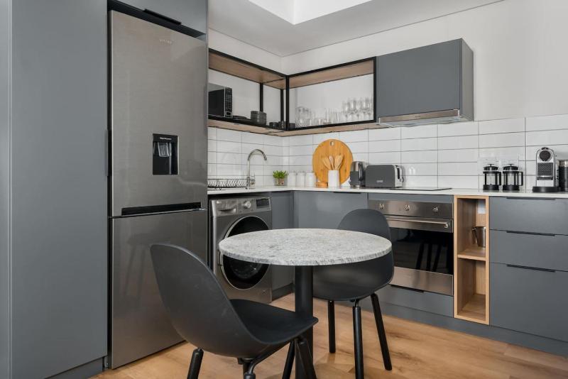 Gorgeous Sea Point Apartment - image 11