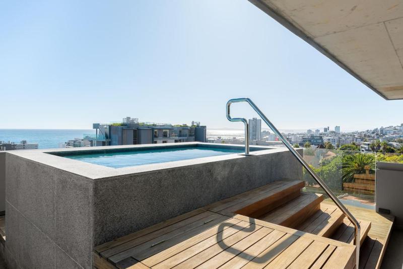 Gorgeous Sea Point Apartment - image 5