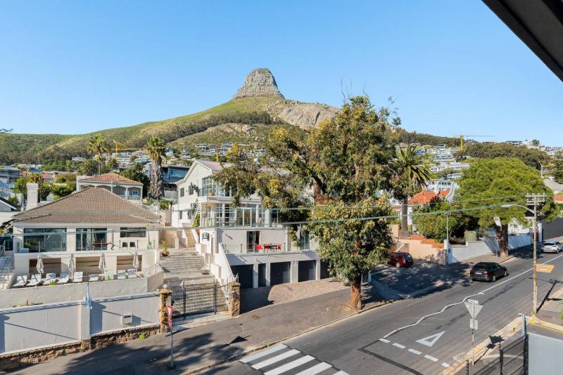 Gorgeous Sea Point Apartment - image 7