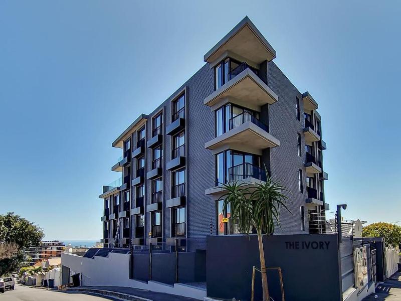 Gorgeous Sea Point Apartment - image 9