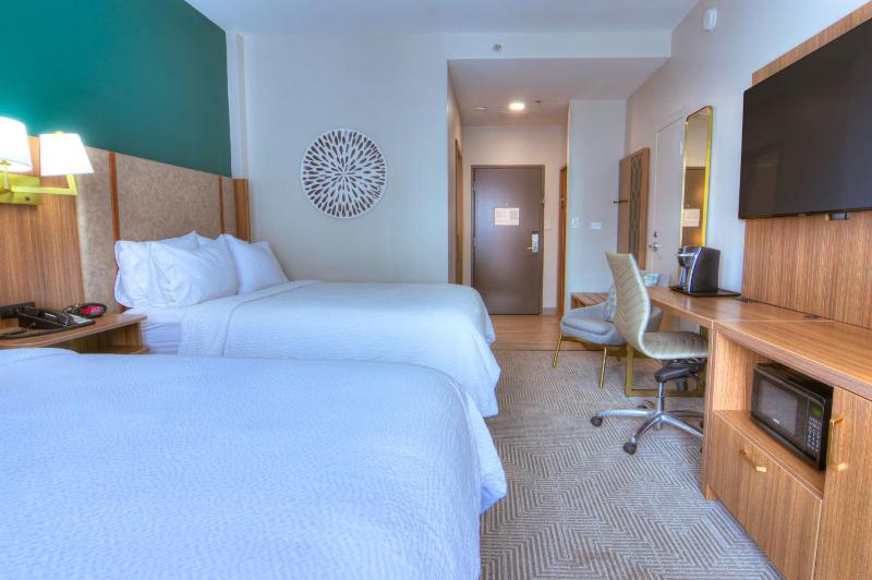 Standard Room with Two Queen Beds image 4