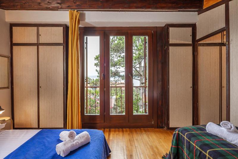 Lovely Holiday Home By The Sea - Happy Rentals - image 13