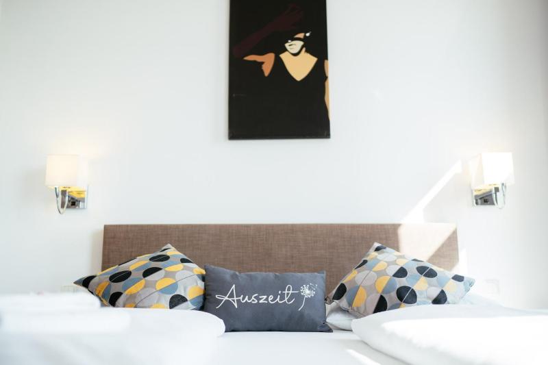 Single Room image 4