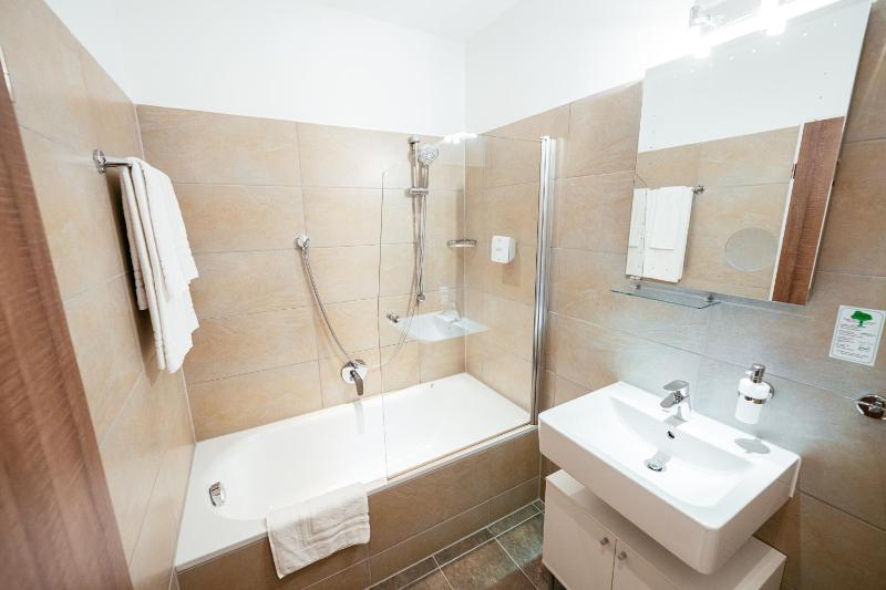 Double or Twin Room image 4