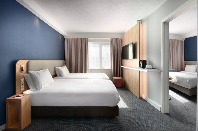 Standard Room with Two Single Beds image 4