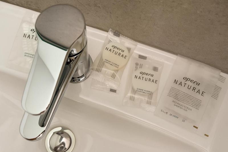 Double or Twin Room with Balcony image 3