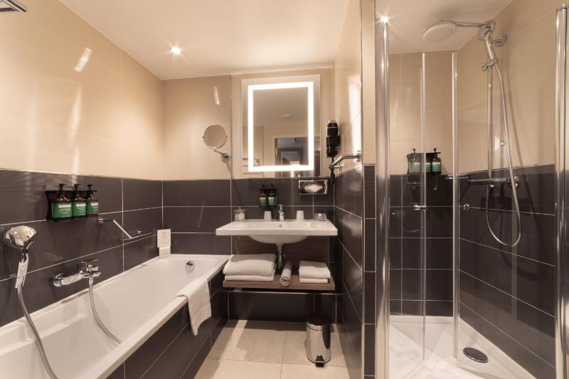 Junior King Suite image 3