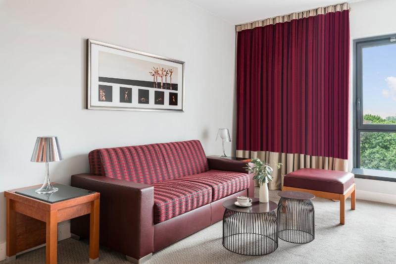 One-Bedroom Suite image 4