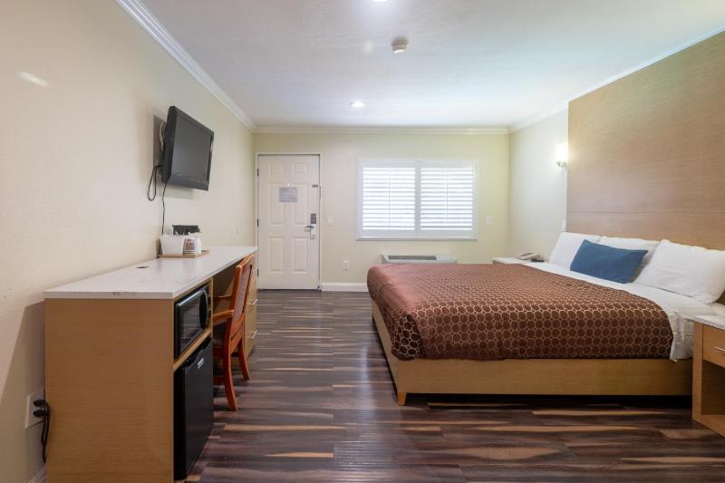 Superior King Room image 2