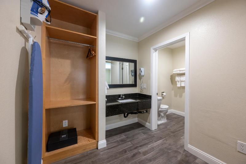 Superior Queen Room with Two Queen Beds image 3