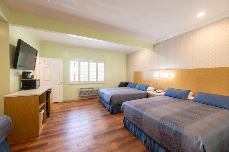 Family Room image 1