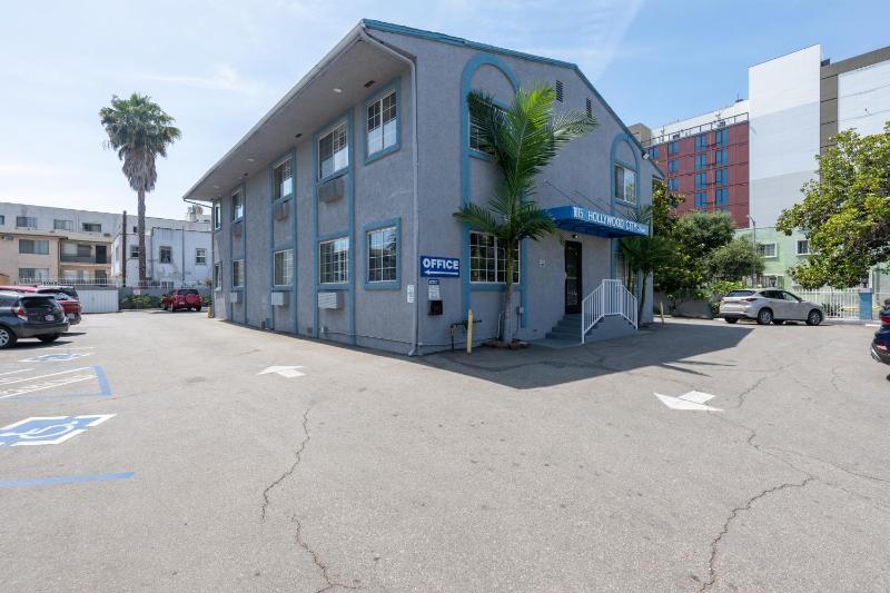 Hollywood City Inn - image 9