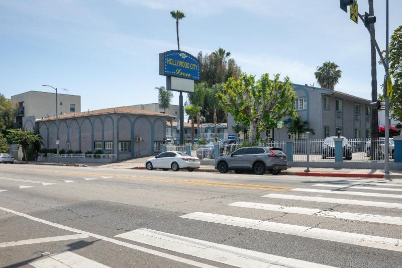 Hollywood City Inn - image 1