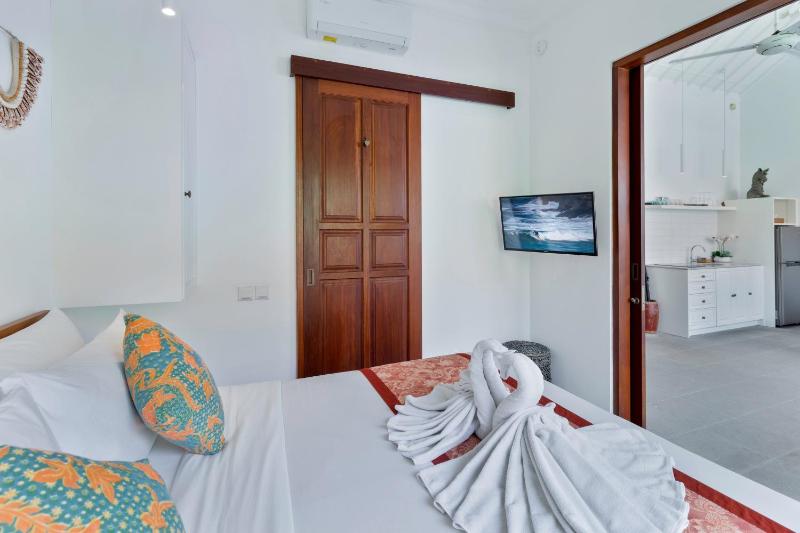 Perfect for Couples and Solo Travellers - image 7